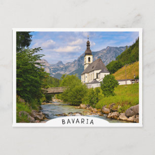 Cartão Postal Igreja de montanha com paisagem de riacho