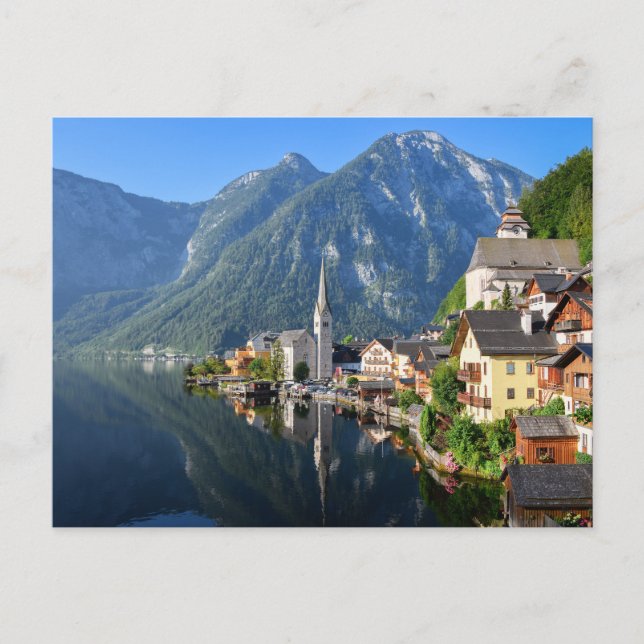 Cartão Postal Igreja e aldeia de Hallstatt, Áustria com Alpes (Frente)