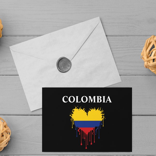 Cartão Postal Incrível bandeira cardíaca na Colômbia (stylish colombian flag colombia heart postcard)