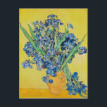 Cartão Postal Irises Vincent van Gogh<br><div class="desc">Irlandeses (1890) Vincent van Gogh. Uma vida positiva e adorável. Grande vaso amarelo com um buquê de pisos azuis sobre fundo amarelo. Reprodução de famosas imagens de arte no dominio público.</div>