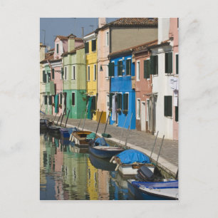 Cartão Postal Itália, Veneza, Burano. Casas multicoloridas ao lo