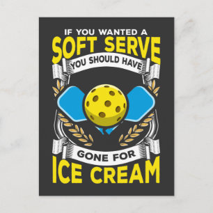 Cartão Postal Jogador de Pickleball Engraçado Serve Esporte Sarc