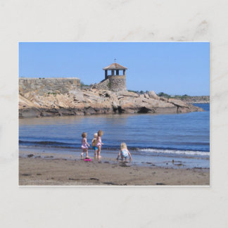 Cartão Postal Jogando na praia em Rockport, MÃES