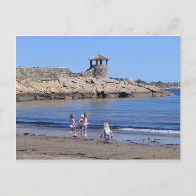 Cartão Postal Jogando na praia em Rockport, MÃES (Frente)