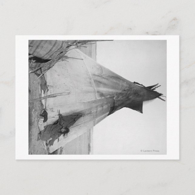 Cartão Postal Jovem Oglala Indian Girl com "Puppy fora de Tipi" (Frente)