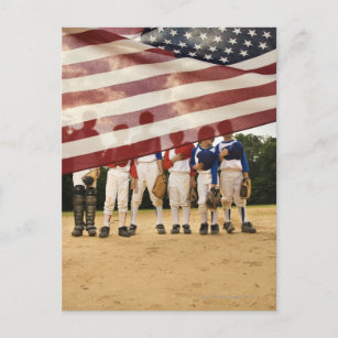 Cartão Postal Jovens jogadores de beisebol parcialmente escondid