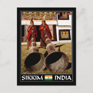 Cartão Postal Jovens monges soprando fidelidades em Sakkim, Índi