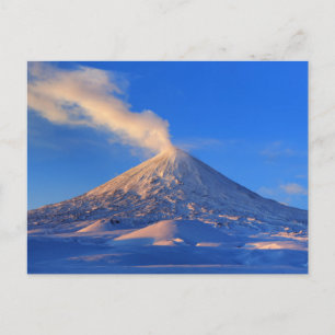 Cartão Postal Kamchatka ativa Klyuchevskoy Volcano ao nascer do