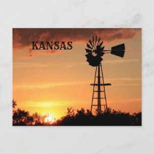Cartão Postal Kansas Sunset com placa de Posto de silhueta de Wi