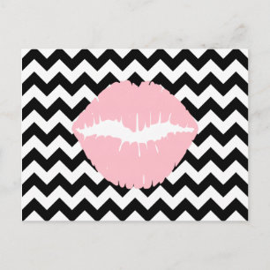 Cartão Postal Lábios rosa no ziguezague preto e branco
