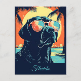 Cartão Postal Labrador com óculos escuros na praia Personalizado