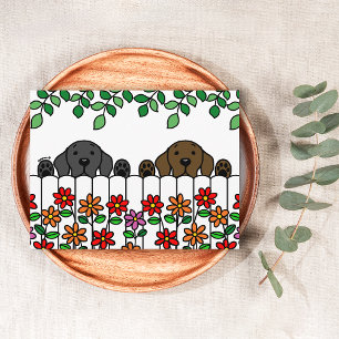 Cartão Postal Labrador Duo, assistindo seu cartão-postal