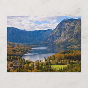 Cartão Postal Lago Bohinj na Eslovênia no outono