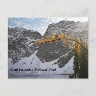 Cartão Postal Lago de Montanha com Capas de Neve em Cascades do 
