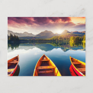 Cartão Postal Lago de montanha no Parque Nacional High Tatra 3