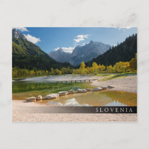 Cartão Postal Lago Jasna nos Alpes eslovenos no outono