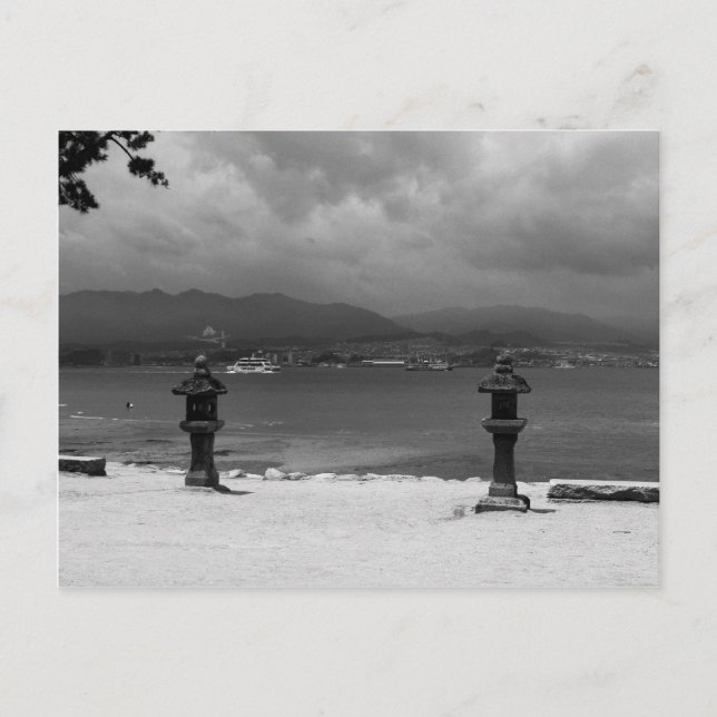 Cartão Postal Lanternas Pedras Ao Lado Do Mar (Frente)