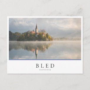 Cartão Postal Levantamento solar do lago Foggy Bled na Eslovênia