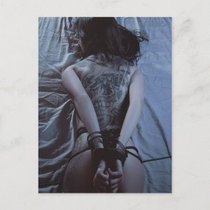 Cartão Postal Ligado ● Cartão-postal de fotografia B&W tatuado