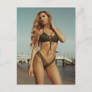 Cartão Postal Linda garota de biquíni