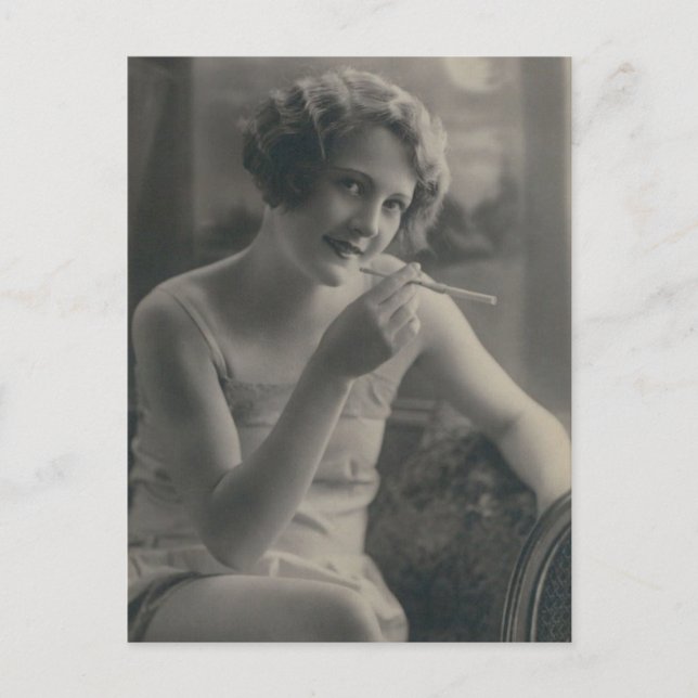Cartão Postal Linda garota fumante dos anos 20 Foto (Frente)