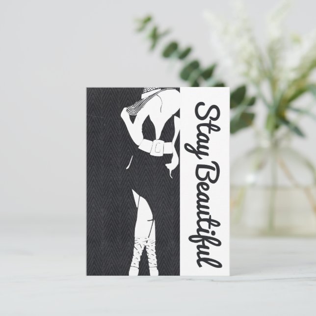 Cartão Postal Linda Garota Gordinha (Em pé/Frente)