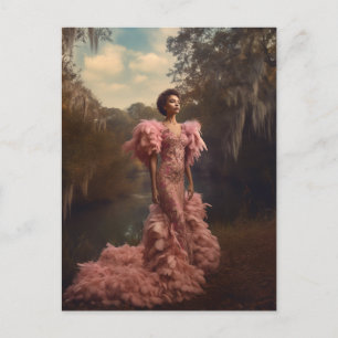 Cartão Postal Linda mulher num vestido cor-de-rosa