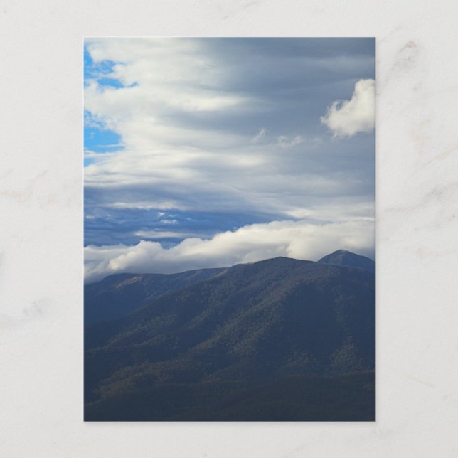 Cartão Postal Luz suave sobre o Monte Bogong (Frente)