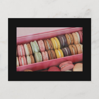 Cartão Postal Macarões de cores diferentes