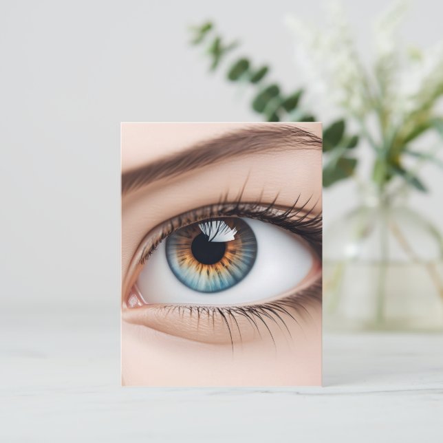 Cartão Postal Macro de olho feminino (Em pé/Frente)