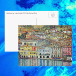 Cartão Postal Malcesine no lago Garda por Gustav Klimt<br><div class="desc">Malcesine no lago Garda (1913), por Gustav Klimt, é uma pintura simbolista vitoriana da Era Art Nouveau de arte. Uma bela vista da cidade italiana de Malcesine, com edifícios e casas à beira do porto. As casas e barcos lançam um reflexo na água calma. Vocês podem ver as paredes do...</div>