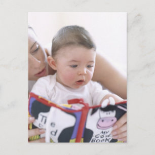 Cartão Postal Mamãe lendo para o menino. Rostos de uma mãe
