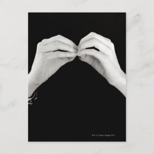 Cartão Postal Man signing letter b in British sign language,