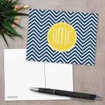 Cartão Postal Marinho Blue Chevrons com Monograma Amarelo Person<br><div class="desc">Uma design geométrica ousada em cores novas e modernas. Se precisar ajustar os monogramas,  clique no botão personalizar e faça alterações.</div>