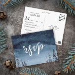 Cartão Postal Marinho de Aquarela Noturna | RSVP de opções de re<br><div class="desc">Esta elegante cena de inverno de cor d'água de inverno neve é perfeita para o seu casamento no inverno.</div>