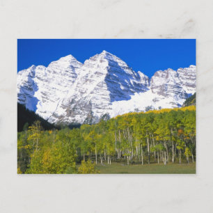 Cartão Postal Maroon Bells com floresta de aspen do outono.