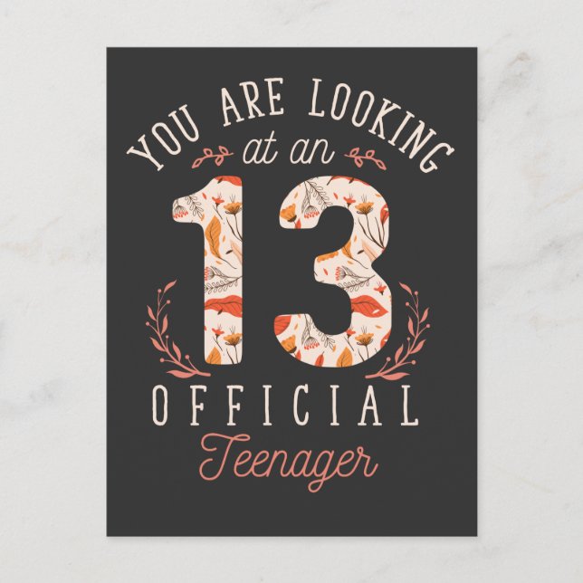 Cartão Postal Menina de 13 anos de idade olhando para uma adoles (Frente)