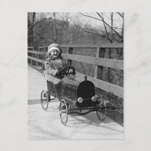 Cartão Postal Menina Dirigindo Carro de Pedal, 1922
