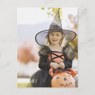 Cartão Postal Menina na fantasia do Halloween