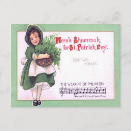 Cartão Postal Menina Trevo Usando o Verde