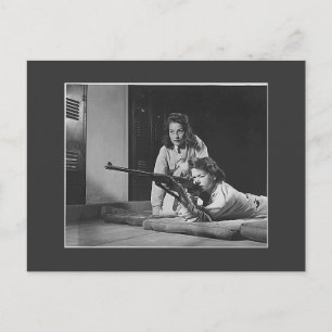 Cartão Postal Meninas com Armas, 1940