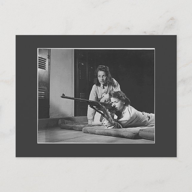 Cartão Postal Meninas com Armas, 1940 (Frente)