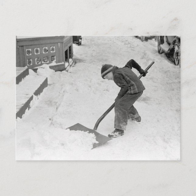 Cartão Postal Menino Removendo Neve, 1940 (Frente)