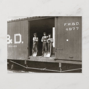 Cartão Postal Meninos Trabalhando em Vagão Ferroviário, 1910