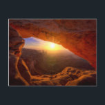 Cartão Postal Mesa Arch, Parque Nacional Canyonlands<br><div class="desc">Formação de rochas iônica de arcos ao amanhecer perto de Moab</div>