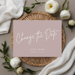 Cartão Postal Mínimo Moderno - Alterar o Anúncio de Data<br><div class="desc">Adiamento de casamento personalizado/alteração do cartão postal com design de inscrição manual branca moderna sobre fundo cor-de-rosa empoeirado/branco.</div>