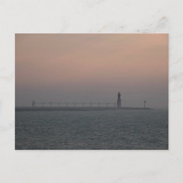 Cartão Postal Misty Lake Michigan Lighthouse (Frente)