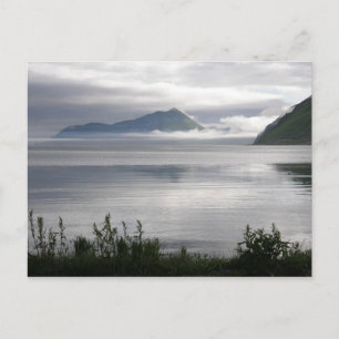 Cartão Postal Misty Morning na Baía de Illiuliuk, Ilha de Unala