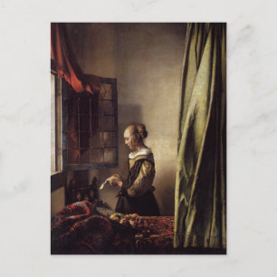 Cartão Postal Moça Lendo uma Carta à Janela Abierta