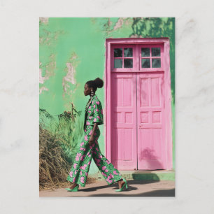 Cartão Postal Moda a negrito numa paisagem urbana vibrante